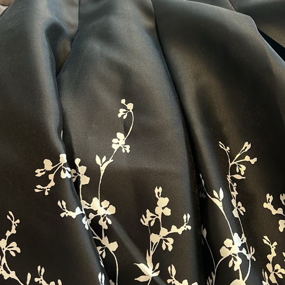 STUNNING full skirt from White House Black Market. Perfect for the holidays. - Picture 3 of 4